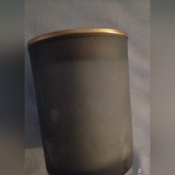 NWOT VANILLA MODERN EXPRESSIONS CANDLE INITIAL "T". - Picture 2 of 7